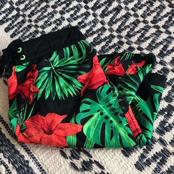 Hibiscus Board Shorts Boys Size 8 Medium w/ built in underwear - Picture 5 of 9